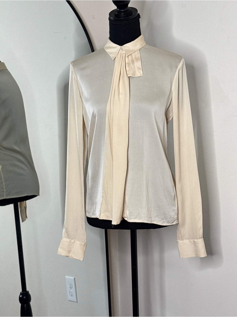Theory Silk Crossover Button Fitted Blouse Ivory Size P